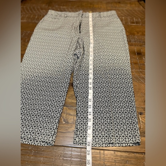 Counterparts Capris Monochrome Geometric Pants - Picture 5 of 11